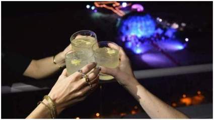 ¿Están abiertas o cerradas las tiendas de bebidas alcohólicas en el Día de los Veteranos 2021?