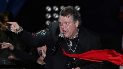 WATCH: Meat Loaf Collapses on Stage