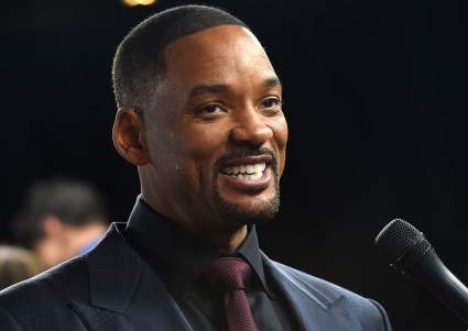 WATCH: Will Smith planea salir de un helicóptero para su cumpleaños