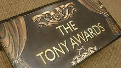 Cuánto tiempo. ¿Son los Premios Tony esta noche? ¿Cuándo termina?