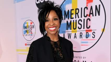 La abeja en ‘El cantante enmascarado’: ¿Es Gladys Knight el intérprete?