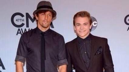 WATCH: Jason Mraz & Hunter Hayes Realizar en el 2013 CMA Premios