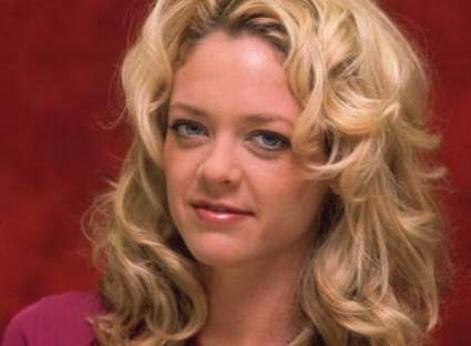 Autoridades sospechosas de la causa de la muerte de Lisa Robin Kelly