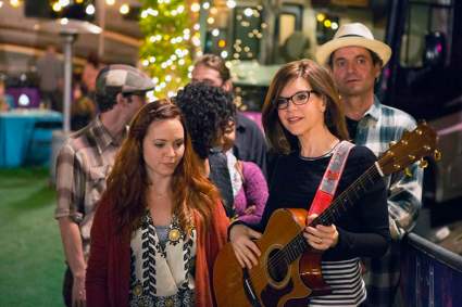 ‘Stay’ Singer Lisa Loeb Guest Stars en ‘Acerca de un niño ’