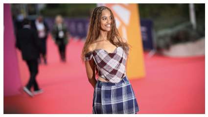 Los fans reaccionan a escuchar la voz de Malia Obama por primera vez en la aparición de alfombras rojas raras