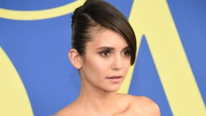 Nina Dobrev Rocks Hot Pink Bikini en Semanas Finales del Verano
