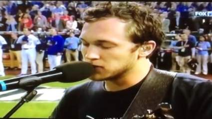 WATCH: Phillips Cantando el himno nacional en 2014 Serie Mundial – Juego 2