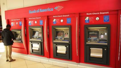 ¿Están los bancos abiertos el día laboral 2015?