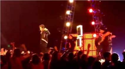 VIDEO: Quinta Armonía Ver Austin Mahone Realizar en el 2014 RDMAs