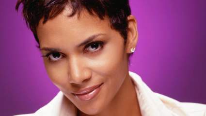 Ella está bien: Halle Berry Volver a trabajar después de la lesión en la cabeza en ‘Hive’ Set