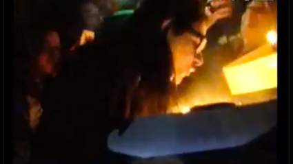 WATCH: Skrillex accidentalmente establece su cabello en el fuego