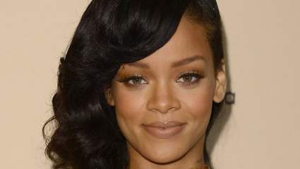 Los autobuses turísticos de Rihanna pararon en la frontera — Los policías encuentran hierba