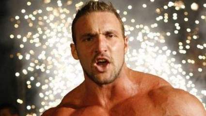 La antigua estrella WWE Chris Masters salva a mamá de Burning House