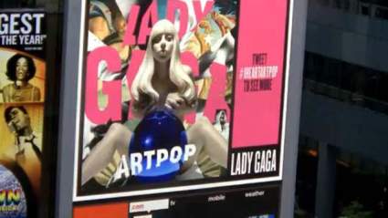 FOTOS: Revelación de cubierta de album Pop de Lady Gaga en Times Square