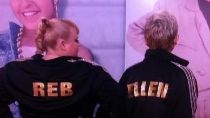 WATCH: Ellen DeGeneres & Rebel Wilson Rap Video “Esperando gatos en Internet”