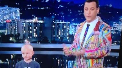 El traje del arco iris de Jimmy Kimmel aumenta el dinero para el cáncer de niños