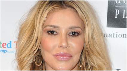 Brandi Glanville parece irreconocible en Glam Photo