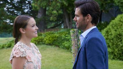 Kevin McGarry " Kayla Wallace de las mariposas tenebrosas están saliendo en la vida real