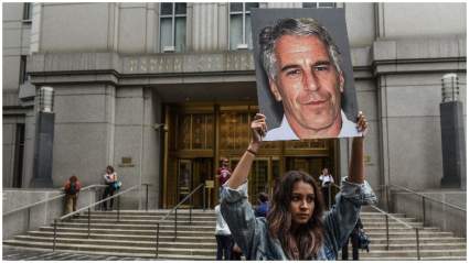 Quien mató a Jeffrey Epstein: The Theories on His Death