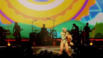 WATCH: Miley Cyrus Bangerz Tour Especial en NBC [VIDEOS]