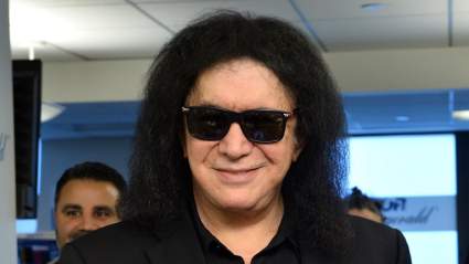 EXCLUSIVE INTERVIEW with Gene Simmons on the Heels of Kiss Farewell Tour Anuncio