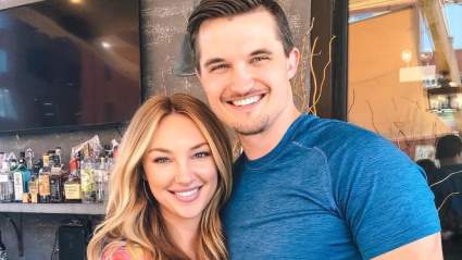 Pareja ‘Survivor’ Comparte Viaje de Grief después de perder a su bebé