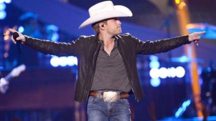Justin Moore realiza presentaciones en los premios American Country 2013