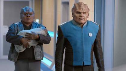 Klyden en ‘The Orville’: All About Bortus’ Partner & the Actor Who Plays him