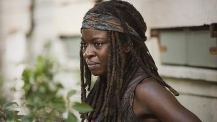 ‘Los Muertos Caminantes’: ¿Qué sucedió con Michonne la Mujer Roja?