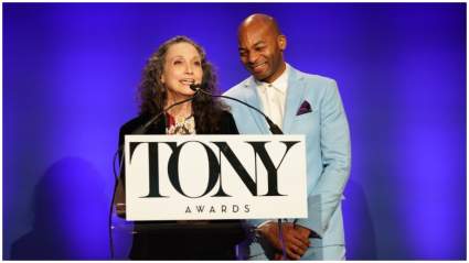 Ver el rendimiento de apertura de los premios Tony